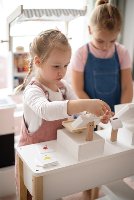 Spielwaage aus Holz für den Kaufladen